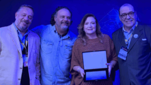 IFASEG homenageia os 30 anos da ABESE durante a EXPOSEC 2025